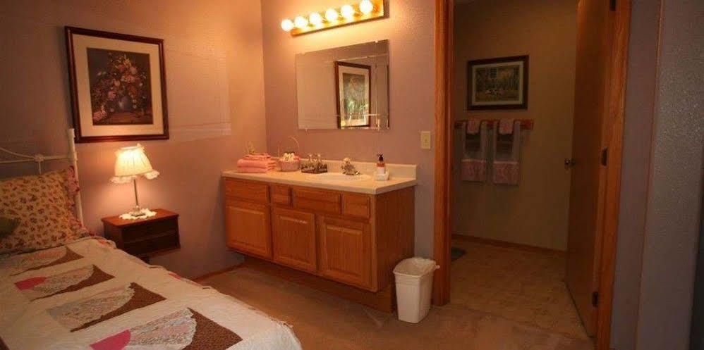 סנדפוינט Western Pleasure Guest Ranch מראה חיצוני תמונה